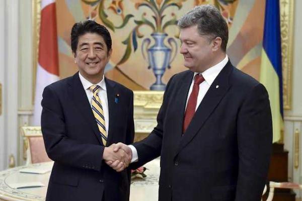 В Киев прибыла большая делегация японских чиновников во главе с Премьер-министром В Киев прибыла большая делегация японских чиновников во главе с Премьер-министром