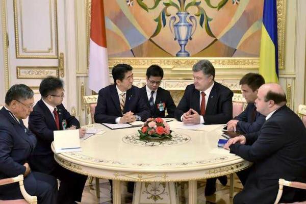 В Киев прибыла большая делегация японских чиновников во главе с Премьер-министром В Киев прибыла большая делегация японских чиновников во главе с Премьер-министром