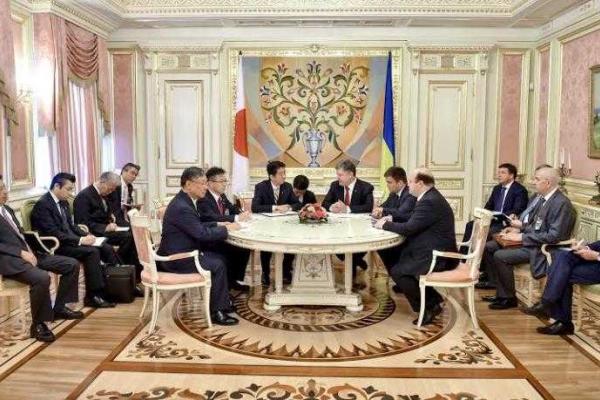 В Киев прибыла большая делегация японских чиновников во главе с Премьер-министром В Киев прибыла большая делегация японских чиновников во главе с Премьер-министром