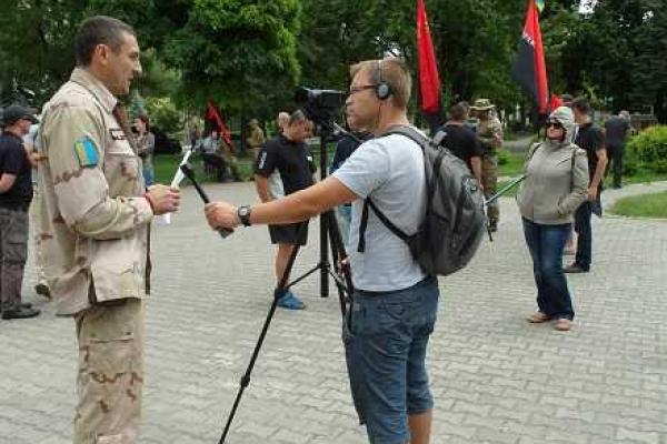 Активисты Мариуполя и Краматорска поддержали требования "Правого сектора"