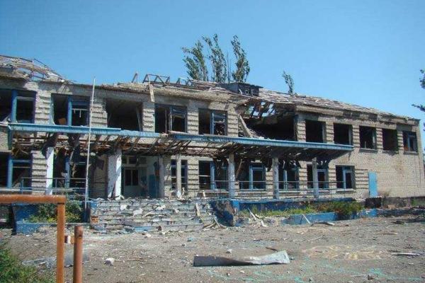 Поселок-призрак Широкино: разруха, безлюдье, смертоносные "сюрпризы" под ногами Поселок-призрак Широкино: разруха, безлюдье, смертоносные "сюрпризы" под ногами