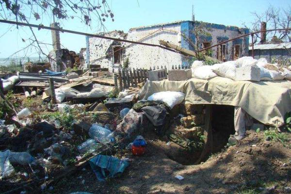 Поселок-призрак Широкино: разруха, безлюдье, смертоносные "сюрпризы" под ногами Поселок-призрак Широкино: разруха, безлюдье, смертоносные "сюрпризы" под ногами