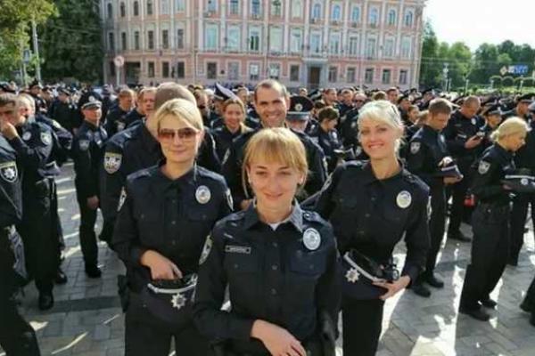 Новая патрульная служба торжественно присягнула на верность украинскому народу