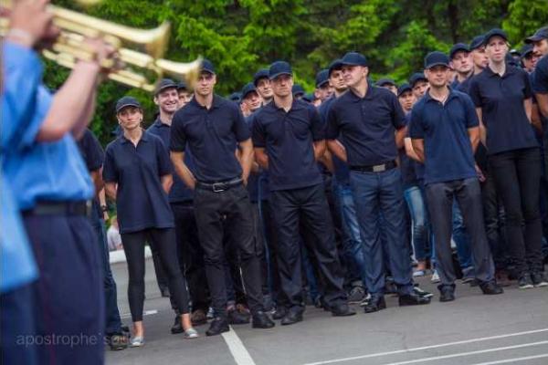 В Киеве состоялся торжественный выпуск первых патрульных полицейских В Киеве состоялся торжественный выпуск первых патрульных полицейских