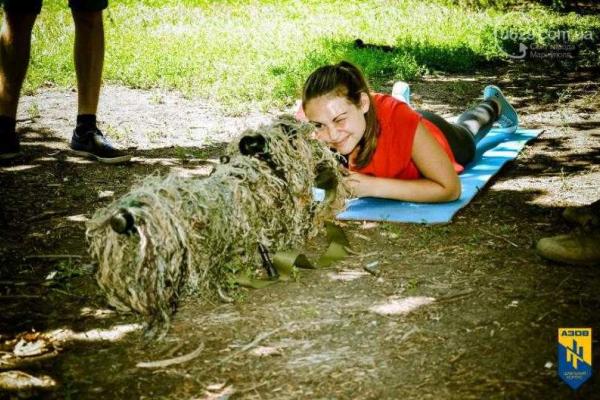 В Мариуполе бойцы полка "Азов" провели обучение военному делу всех желающих