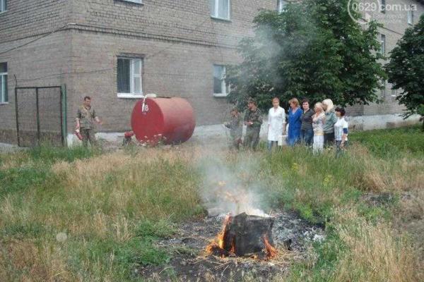 Сотрудники мариупольской колонии учились быть "пожарными" Сотрудники мариупольской колонии учились быть "пожарными"