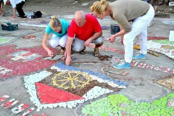 Новый национальный рекорд: в Киеве из мозаики создали самую большую карту Украины