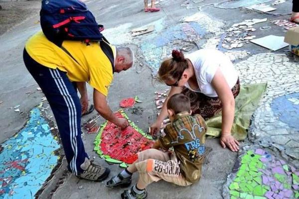 Новый национальный рекорд: в Киеве из мозаики создали самую большую карту Украины