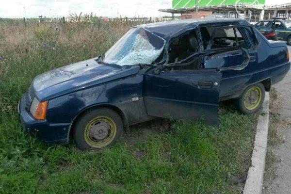 ДТП в Мариуполе: дорогу "не поделили" грузовик и "Славута" ДТП в Мариуполе: дорогу "не поделили" грузовик и "Славута"