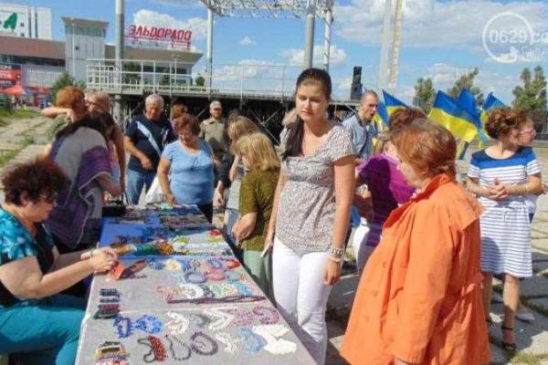 Благотворительную ярмарку для сбора средств в помощь бойцам АТО провели в Мариуполе