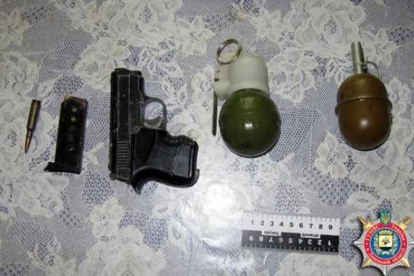 На Донетчине бдительные соседи отправили за решетку обладателя небольшого арсенала боеприпасов