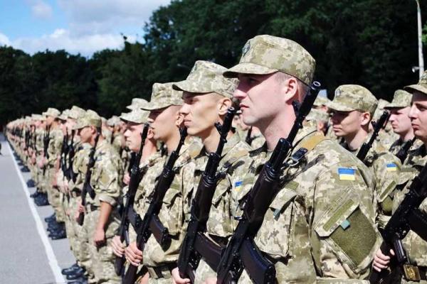 Новая экипировка: в ВСУ поступили полевые кепки -"мазепинки" Новая экипировка: в ВСУ поступили полевые кепки -"мазепинки"