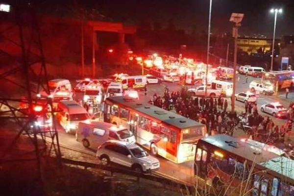 В ЮАР столкнулись два пассажирских поезда, много пострадавших