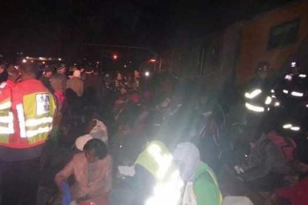 В ЮАР столкнулись два пассажирских поезда, много пострадавших