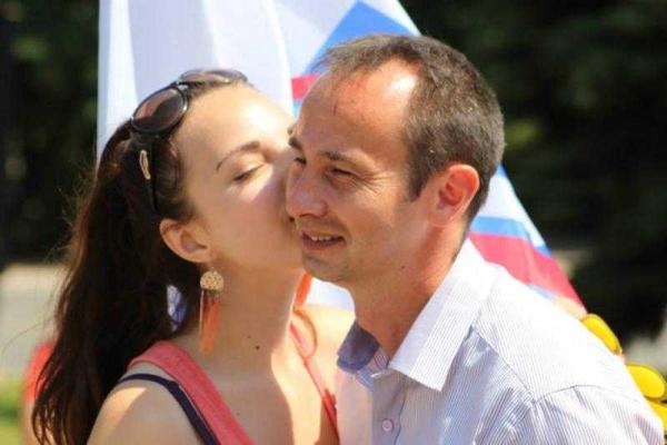 Фотоальбом: Всемирный день поцелуя в оккупированной Горловке