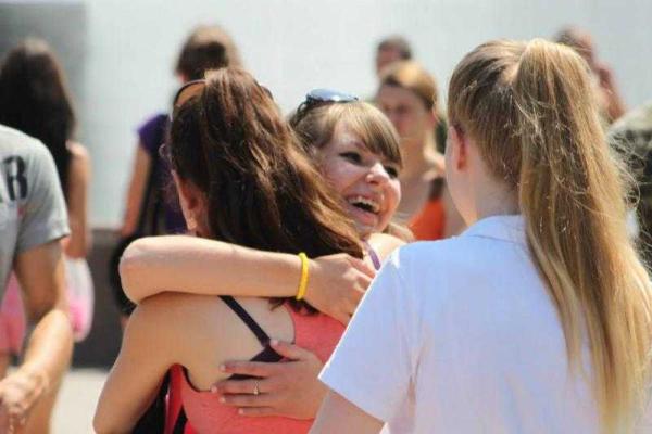 Фотоальбом: Всемирный день поцелуя в оккупированной Горловке