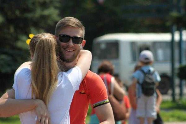 Фотоальбом: Всемирный день поцелуя в оккупированной Горловке