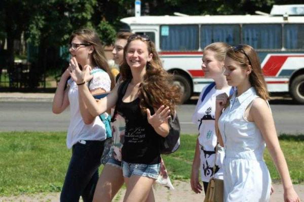 Фотоальбом: Всемирный день поцелуя в оккупированной Горловке