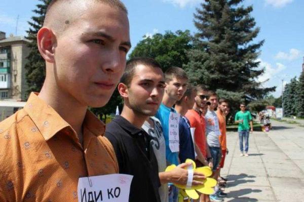 Фотоальбом: Всемирный день поцелуя в оккупированной Горловке