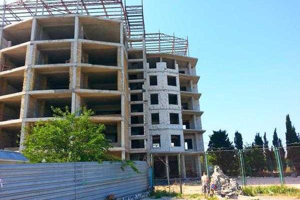 Фотоальбом: Разгар курортного сезона - пустые пляжи и пансионаты, скучающие продавцы и бармены Фотоальбом: Разгар курортного сезона - пустые пляжи и пансионаты, скучающие продавцы и бармены