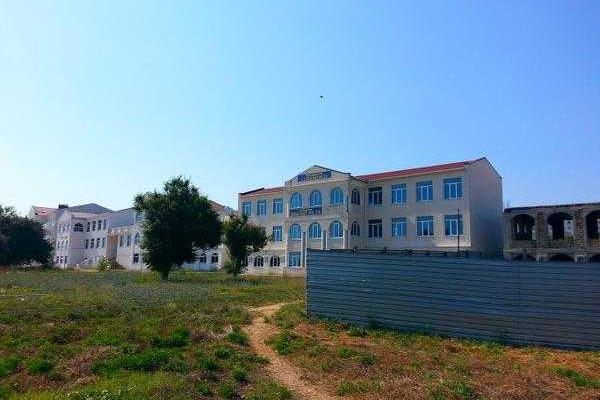 Фотоальбом: Разгар курортного сезона - пустые пляжи и пансионаты, скучающие продавцы и бармены Фотоальбом: Разгар курортного сезона - пустые пляжи и пансионаты, скучающие продавцы и бармены