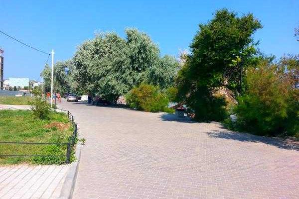 Фотоальбом: Разгар курортного сезона - пустые пляжи и пансионаты, скучающие продавцы и бармены Фотоальбом: Разгар курортного сезона - пустые пляжи и пансионаты, скучающие продавцы и бармены