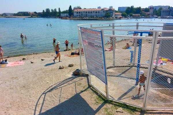 Фотоальбом: Разгар курортного сезона - пустые пляжи и пансионаты, скучающие продавцы и бармены Фотоальбом: Разгар курортного сезона - пустые пляжи и пансионаты, скучающие продавцы и бармены