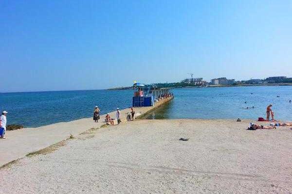 Фотоальбом: Разгар курортного сезона - пустые пляжи и пансионаты, скучающие продавцы и бармены Фотоальбом: Разгар курортного сезона - пустые пляжи и пансионаты, скучающие продавцы и бармены