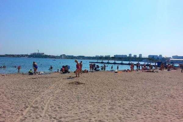 Фотоальбом: Разгар курортного сезона - пустые пляжи и пансионаты, скучающие продавцы и бармены Фотоальбом: Разгар курортного сезона - пустые пляжи и пансионаты, скучающие продавцы и бармены