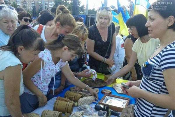 Благотворительную ярмарку для сбора средств в помощь бойцам АТО провели в Мариуполе