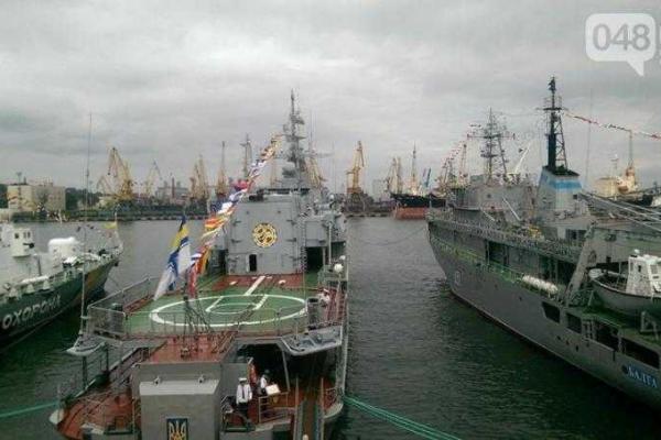 Торжества в Одессе: город отмечает День Военно-морских сил Украины Торжества в Одессе: город отмечает День Военно-морских сил Украины