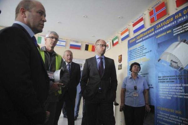 Фотоотчет: Рабочая поездка Арсения Яценюка на Чернобыльскую АЭС