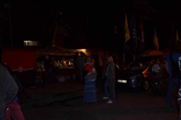 Националисты продолжают акцию под стенами Администрации Президента