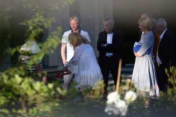 Фото Примадонны с дня рождения супруга