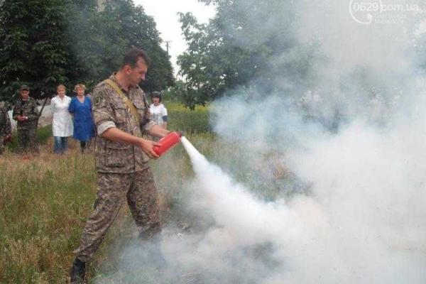 Сотрудники мариупольской колонии учились быть "пожарными" Сотрудники мариупольской колонии учились быть "пожарными"