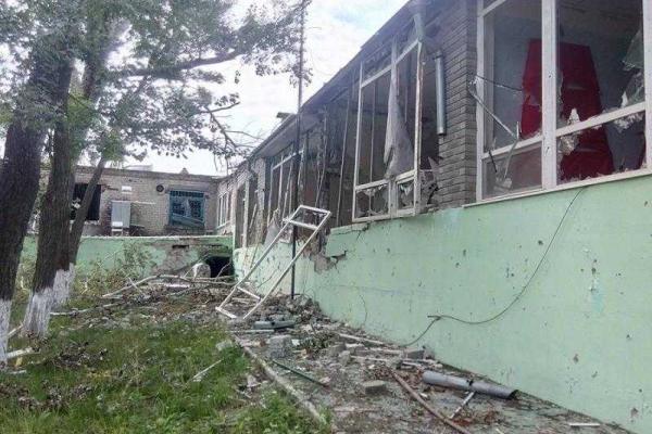 Когда-то в лагерях в Широкино звенел детский смех, после боевиков в развалинах шумит только ветер