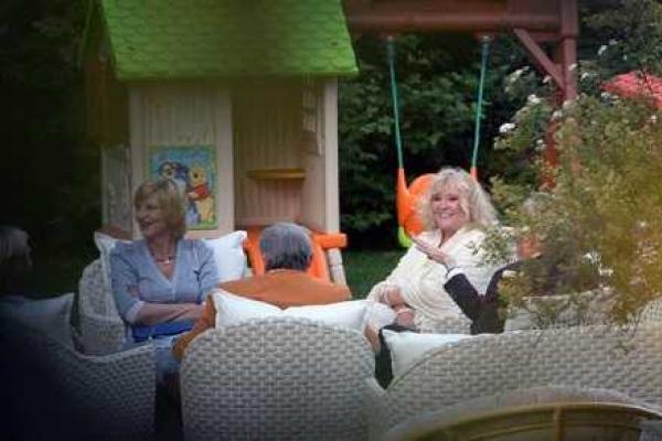 Фото Примадонны с дня рождения супруга