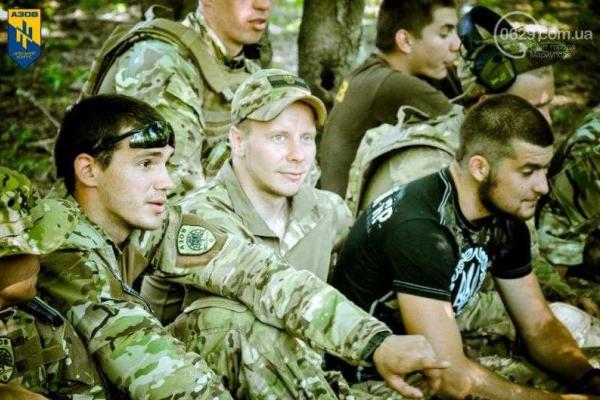 В Мариуполе бойцы полка "Азов" провели обучение военному делу всех желающих