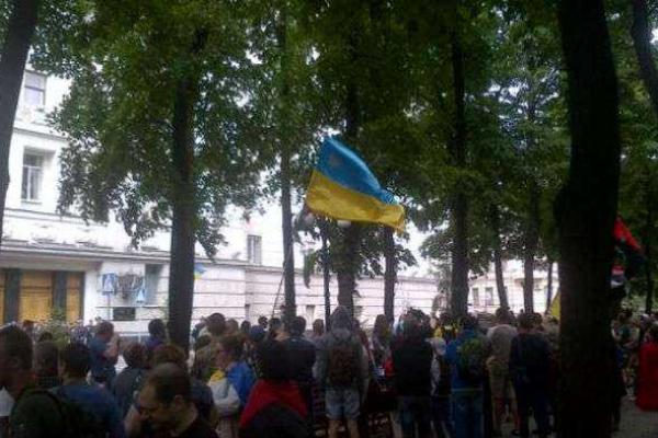 Харьковские активисты "Правого сектора" начали бессрочную акцию и требуют отставки Авакова