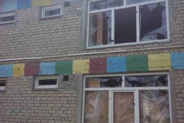 Когда-то в лагерях в Широкино звенел детский смех, после боевиков в развалинах шумит только ветер