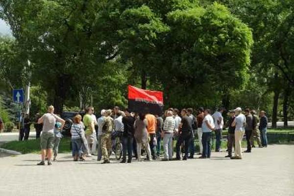 Активисты Мариуполя и Краматорска поддержали требования "Правого сектора"
