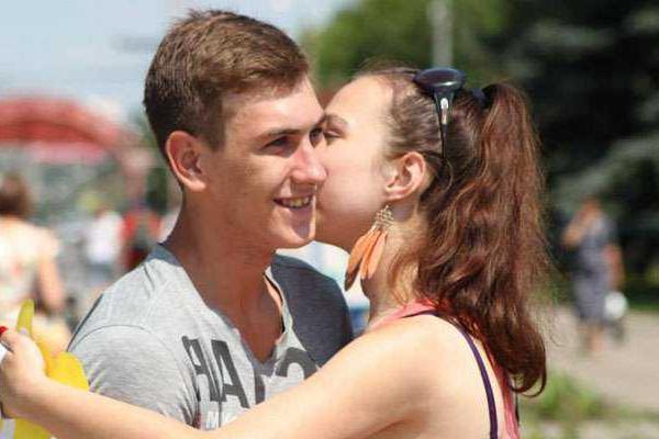 Фотоальбом: Всемирный день поцелуя в оккупированной Горловке