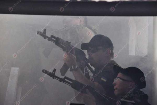 На Днепропетровщине подростки проходят курс молодого бойца На Днепропетровщине подростки проходят курс молодого бойца