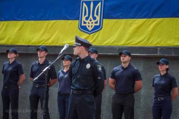 В Киеве состоялся торжественный выпуск первых патрульных полицейских В Киеве состоялся торжественный выпуск первых патрульных полицейских
