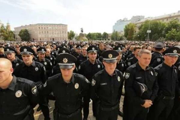 Новая патрульная служба торжественно присягнула на верность украинскому народу