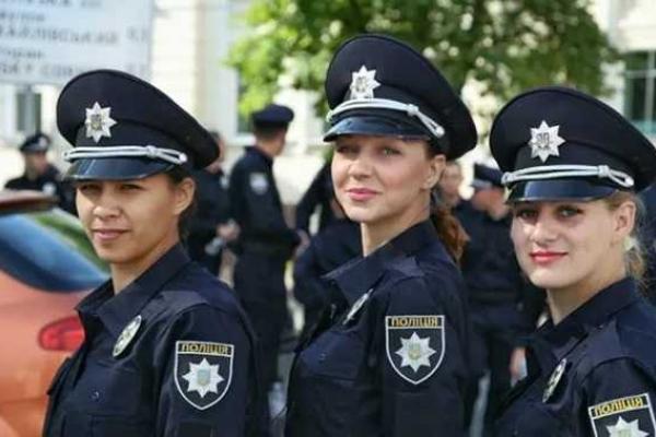 Новая патрульная служба торжественно присягнула на верность украинскому народу