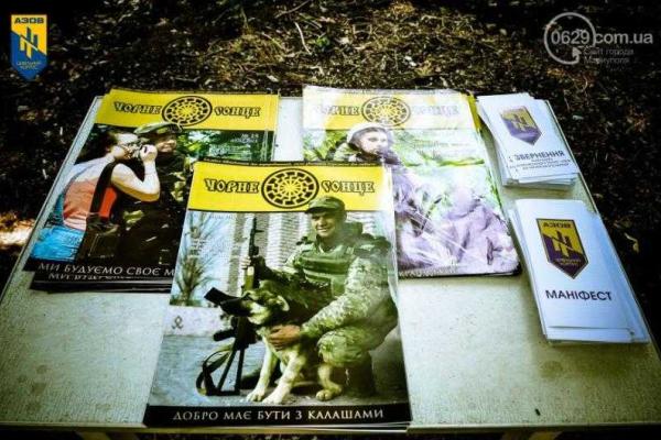 В Мариуполе бойцы полка "Азов" провели обучение военному делу всех желающих