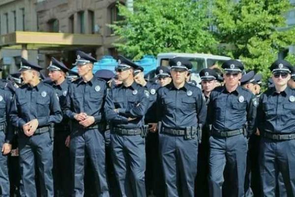 Новая патрульная служба торжественно присягнула на верность украинскому народу