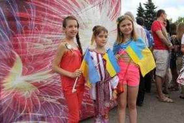 Жители Краматорска весело и дружно отметили годовщину освобождения города Жители Краматорска весело и дружно отметили годовщину освобождения города