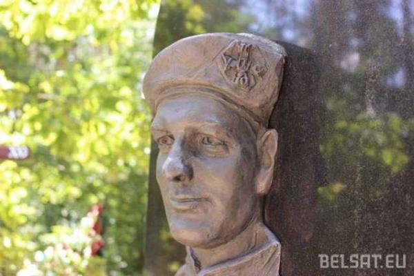 Герои не умирают: В Беларуси установили памятник Михаилу Жизневскому Герои не умирают: В Беларуси установили памятник Михаилу Жизневскому